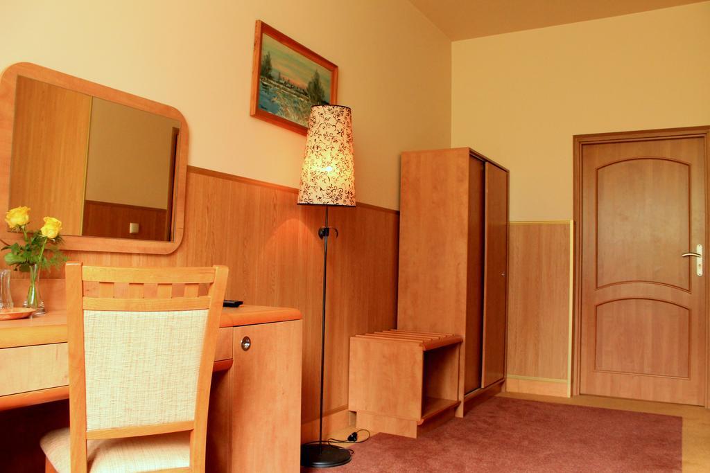 Parkowa - Noclegi Ze Sniadaniem Nowa Ruda Kamer foto