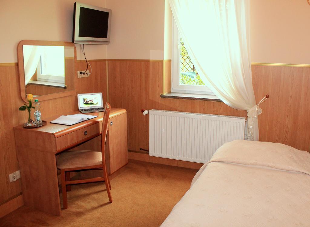 Parkowa - Noclegi Ze Sniadaniem Nowa Ruda Kamer foto