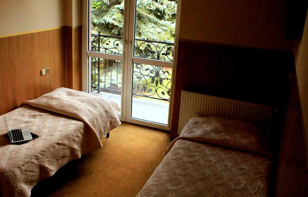 Parkowa - Noclegi Ze Sniadaniem Nowa Ruda Kamer foto