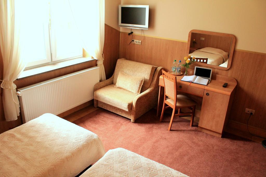 Parkowa - Noclegi Ze Sniadaniem Nowa Ruda Kamer foto